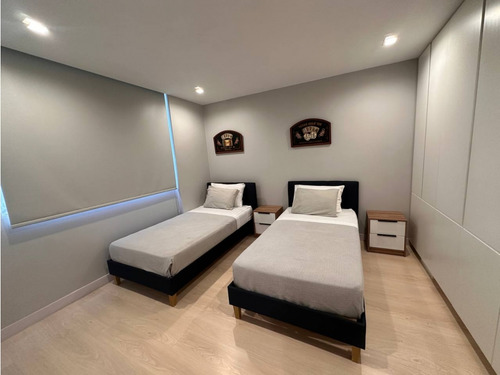 Apartamento En Venta Remodelado En Altamira Con Balcón