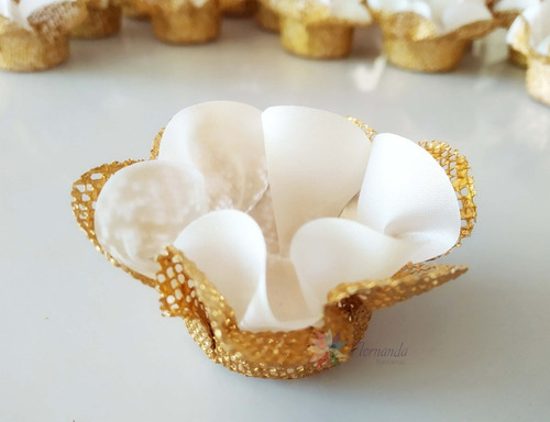Imagem 1 de 10 de 100 Forminha Doces Finos Flor Tela Tecido Casamento Base 3,5
