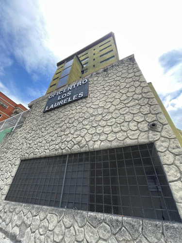 En Venta Edificio Comercial Ubicado En Los Teques Casco Central Calle Vargas. Cf