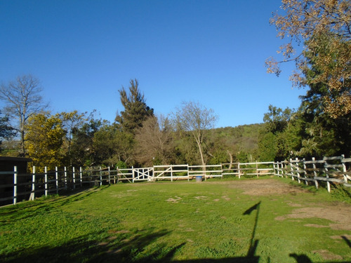 Parcela Con 2 Construcciones. Cercana Acceso Troncal Sur...