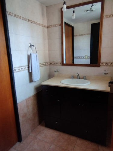 Venta Chalet De Solida Construcción, Desarrollado En Dos Plantas Ituzaingo Centro