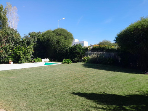Casa 4 Ambientes En Venta Barrio San Alfonso, Pilar Del Este