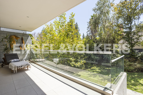 Departamento Triplex Con Jardín - Los Domínicos Antiguo