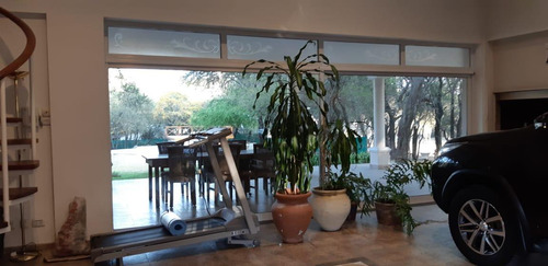 Casa En Venta En Country Lomas De La Carolina