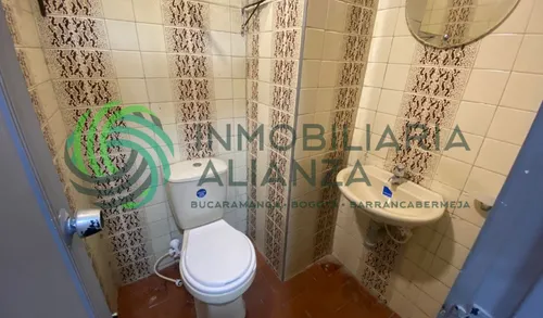 Local En Arriendo En Cabecera Del Llano. Cod A12216