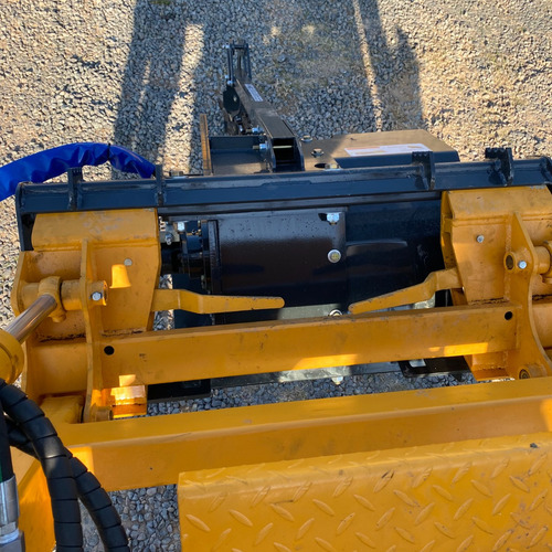 Imagen 16 de 17 de Minicargadora Con Zanjadora 50hp Sinomach 255f Cabinada Aa
