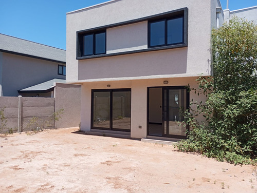 Vende Casa Nueva En Sector Residencial - La Serena