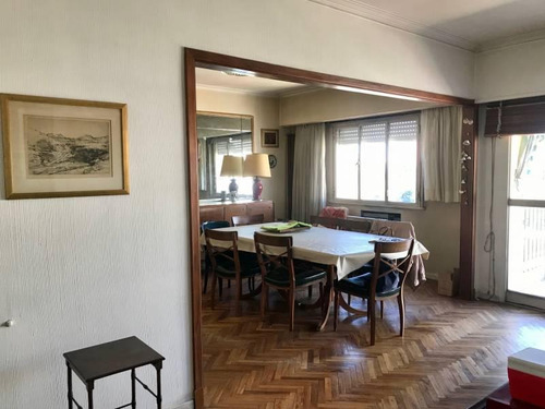 Amplio Departamento En Venta En Caballito Con Cochera Y Vista Al Parque Rivadavia