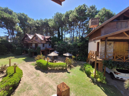 Complejo Vacacional De 6 Cabañas En Nueva Atlantis (1621)