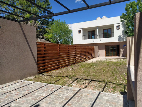 Imagen 19 de 24 de Dúplex De Categoría A Estrenar En Venta En City Bell-amplio Lote-