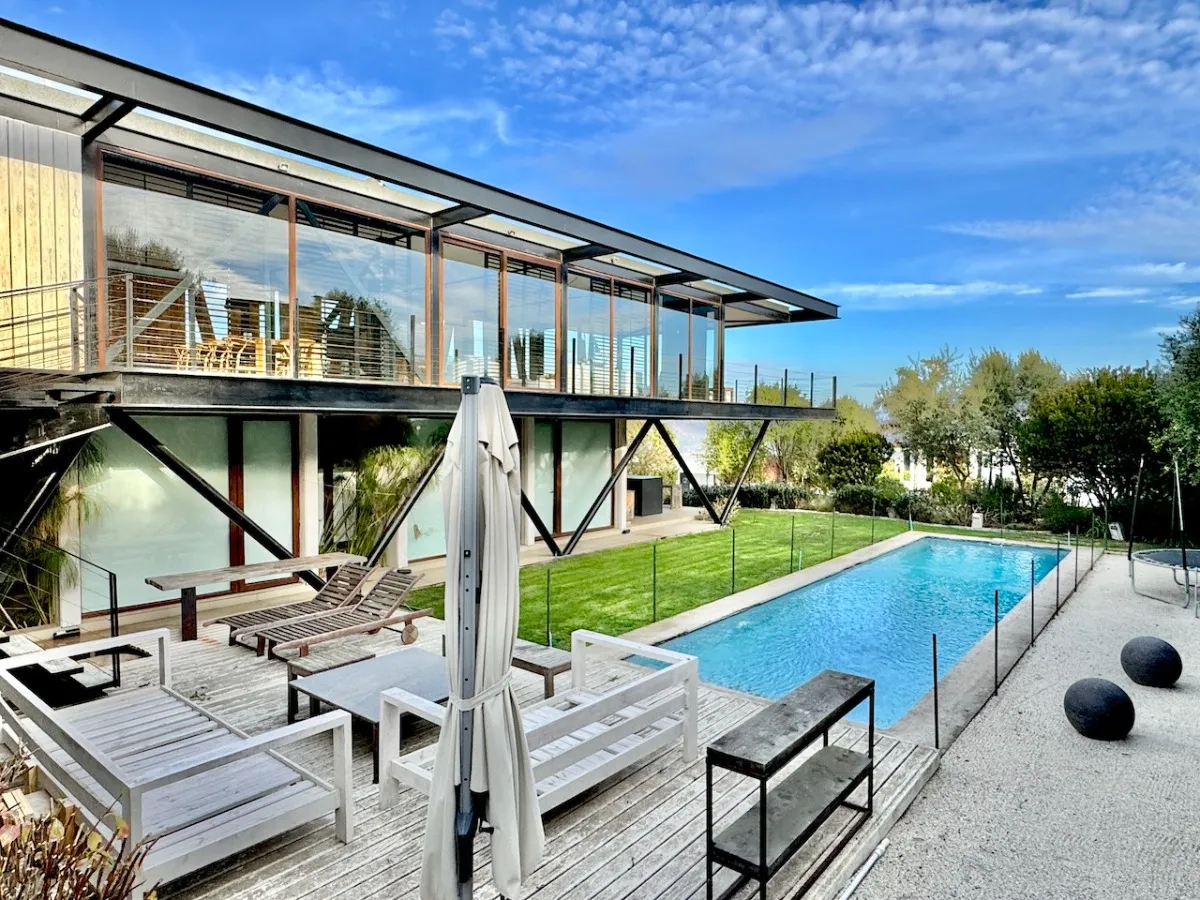 Imagen 2 de 30 de Maravillosa Arquitectura En Luminosa Casa En Costa Cachagua