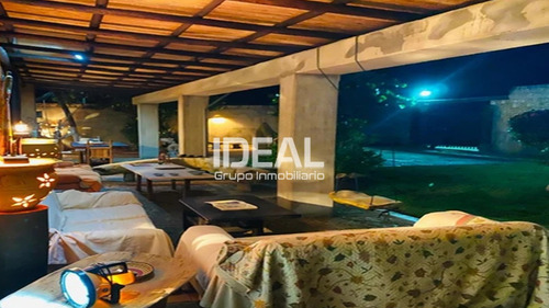 Ideal Vende Hermosa Posada Operativa Ubicada En Playa Norte Chichiriviche Excelente Oportunidad.