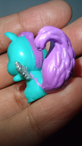 Figura Hatchimals Forest Blue Skunkle Zorrillo Azul (Usado)
