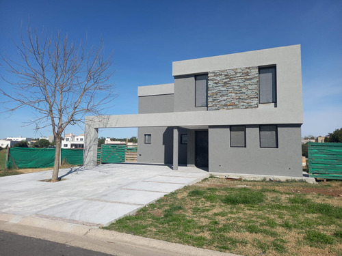 Casa 5 Ambientes Con Cochera, Parrilla, Pileta, Azotea Y Vista A La Laguna - Barrio San Matias