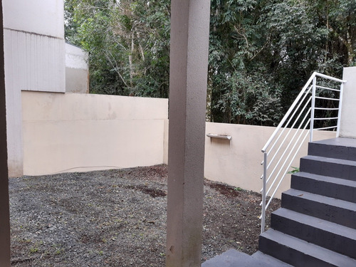 Casa De 3 Quartos Mais Subsolo