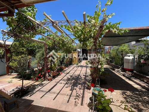 Casa En Venta De 4 Dorm. En Maipú