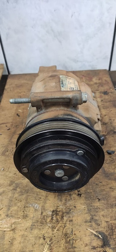 Imagem 2 de 2 de Compressor De Ar Condicionado Camaro Ss 2011