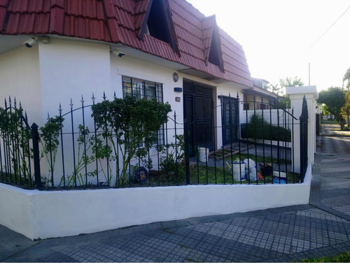 Imagen 9 de 10 de Venta- Re Tasada! Bajo El Precio Casa Con Pileta Y Parrilla!