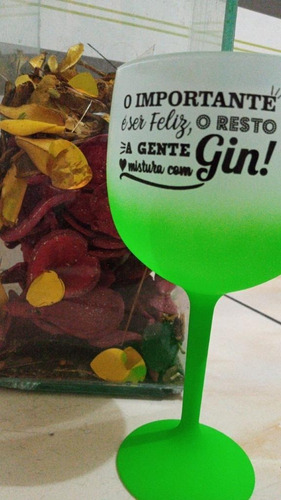 Imagem 5 de 10 de 30 Taça De Gin 580 Ml Degradê E Personalizada Com 1 Cor
