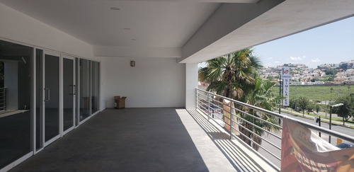 Local Comercial En Renta Sobre Ave. La Cantera.