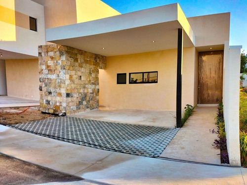 Casa Venta Merida Conkal Una Planta Alberca ,seguridad Y Amenidades
