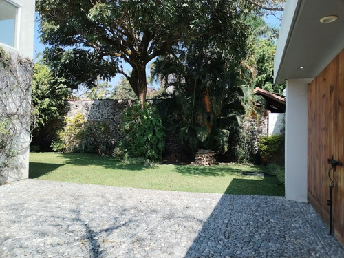 Casa En Fraccionamiento Huertas Del Llano Con Estricta Vigilancia 24/7.
