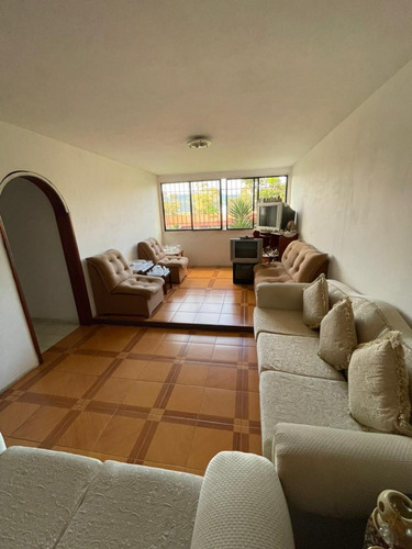 Imagen 5 de 16 de Apartamento En La Urb. La Rosaleda. San Antonio De Los Altos