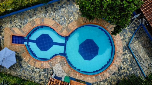 Imagen 2 de 11 de Finca En Sopetran - Piscina + 2 Cabañas + 2 Kioskos + Parque Infantil + Amplia Zona Verde En Sector Alta Valorización (5 Min Del Parque)