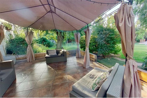Dos Casas En Uno En Condominio!