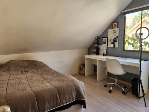Casa En Venta De 3 Dorm. + Servicio En Colina