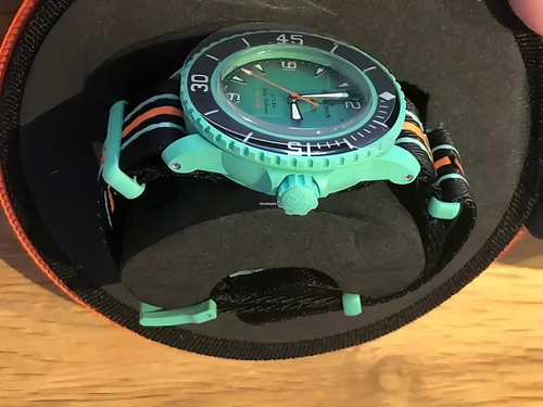 Reloj Swatch X Blancpain Océano Indico Edicion Especial Correa Verde Bisel Negro Fondo Verde