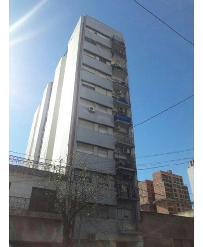 Departamento En Avellaneda Centro, Con Balcón Y Aires Acondicionado.