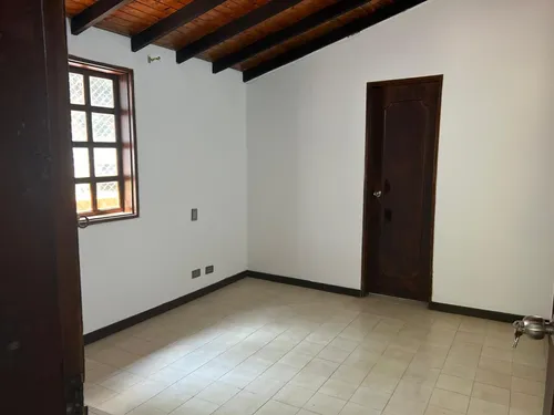 Casa En Arriendo En Robledo, La Pola. Cod A16552