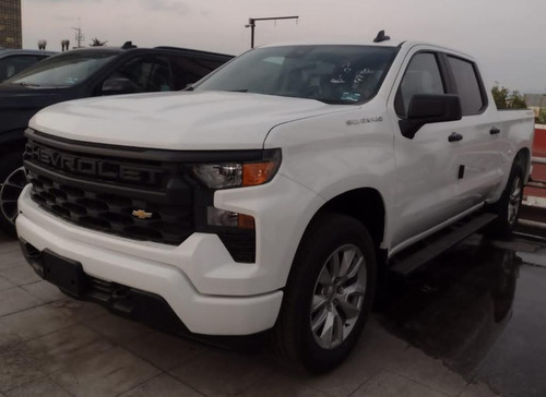 Chevrolet Silverado 5.3 V8 Custom Doble Cabina 4X4 At