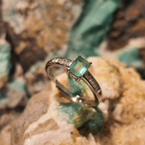 Hermoso Anillo De Esmeralda Colombiana En Plata