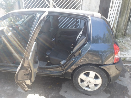 Imagem 7 de 10 de Renault