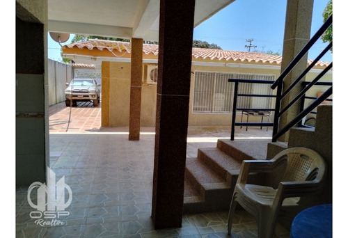 En Venta Casa Con Piscina En Higuerote + Anexo (pe)