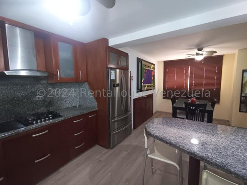 En Venta Aparto-quinta Moderna Duplex Ymp Ubicada En Conjunto Exclusivo De Solo 6 Casas, Acceso Controlado Por Vigilancia En La Urbanizacion El Bosque, Valencia 24-17617