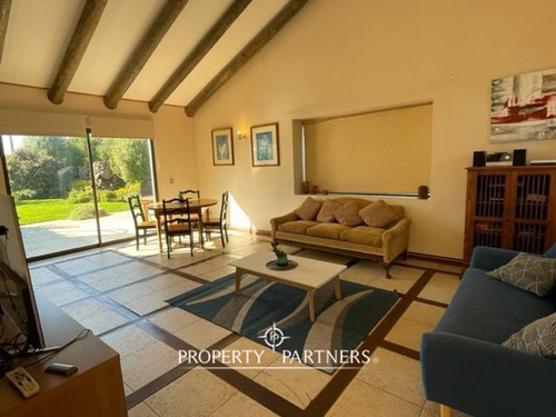 Casa Con Vista A Áreas Verdes