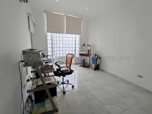 Casa En Venta Urbanizacion La Soledad Maracay Remodelada Pisos De Marmol Buena Ubicacion Zona Norte Kg:23-30429