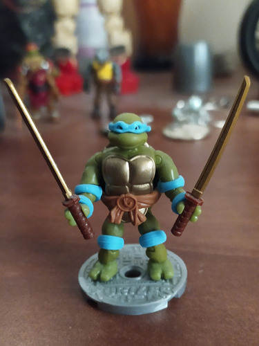 Leonardo Tortugas Ninja Mega Blocks Con Su Base Y Armas