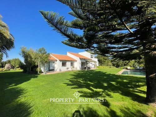 Casa Con Vista A Áreas Verdes