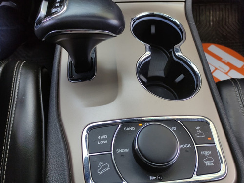 Imagen 11 de 15 de Jeep Grand Cherokee Overland 5.7 2015