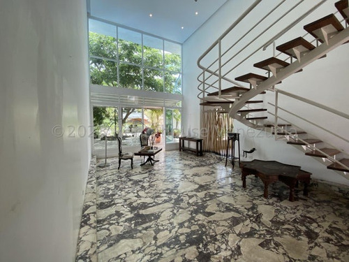 Amplia Y Luminosa Casa En Venta En Bosques De La Lagunita