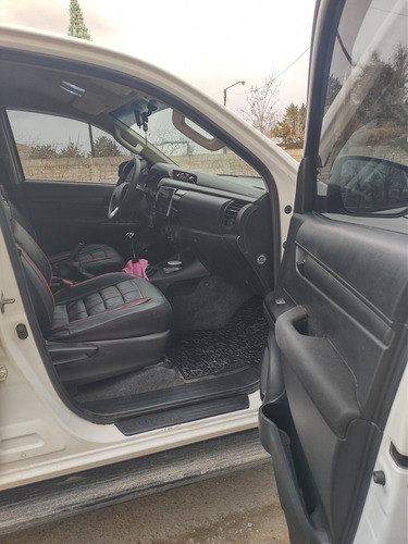 Imagen 9 de 14 de Toyota Hilux 2017 2.4 Cd Dx 150cv 4x2