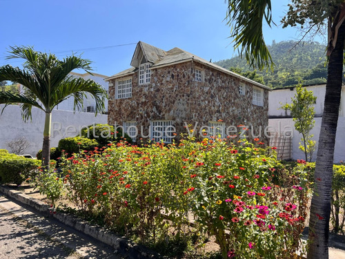Buena Casa Tipo Townhouse En Venta En Santa Rosalía Cagua Hermoso Jardín Excelente Zona Agua Seguridad Nela 25-21613