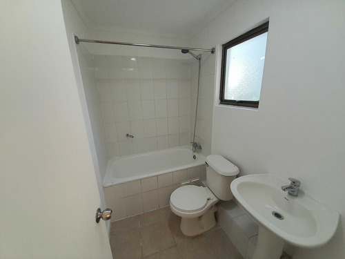 Impecable, 2 Pisos, 3 Dormitorios, 2 Baños (90267)