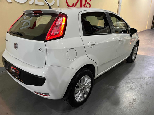 Imagen 10 de 20 de Fiat Punto 2016 1.4 Attractive Pack Top Uconnect