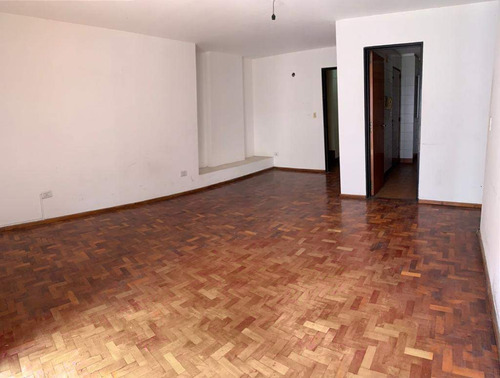 Imagen 3 de 7 de Chacabuco Al 100 En Venta - Liquido!!! 2 Dorm . Frente C/ Balcón . Amplio