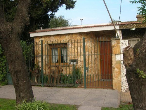 Casa  En Venta En Lomas De Zamora,  G.b.a. Zona Sur